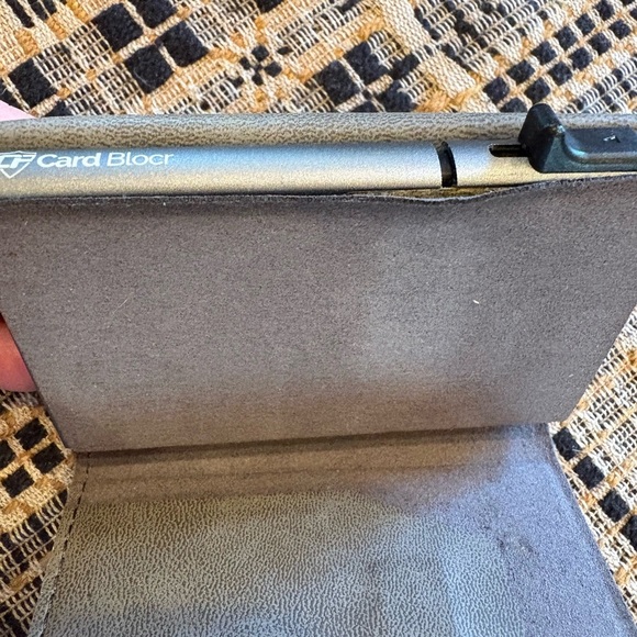 Card Blocr Credit Card Pop up Wallet
RFID Blocking Slim Minimalist Card
Holder - Picture 10 of 10